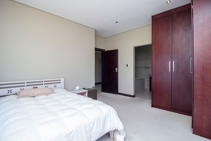 6 Bedroom Property for Sale in Baronetcy Western Cape